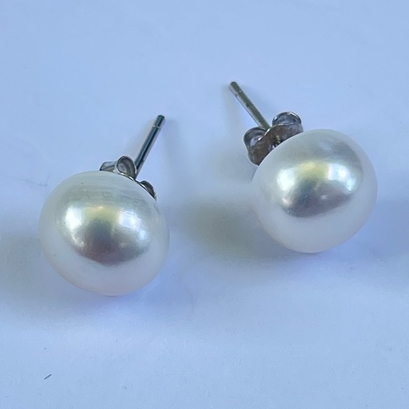NEW 925 Sterling Silver Real 9 mm Genuine White Pearl Stud Earrings - Picture 5 of 5